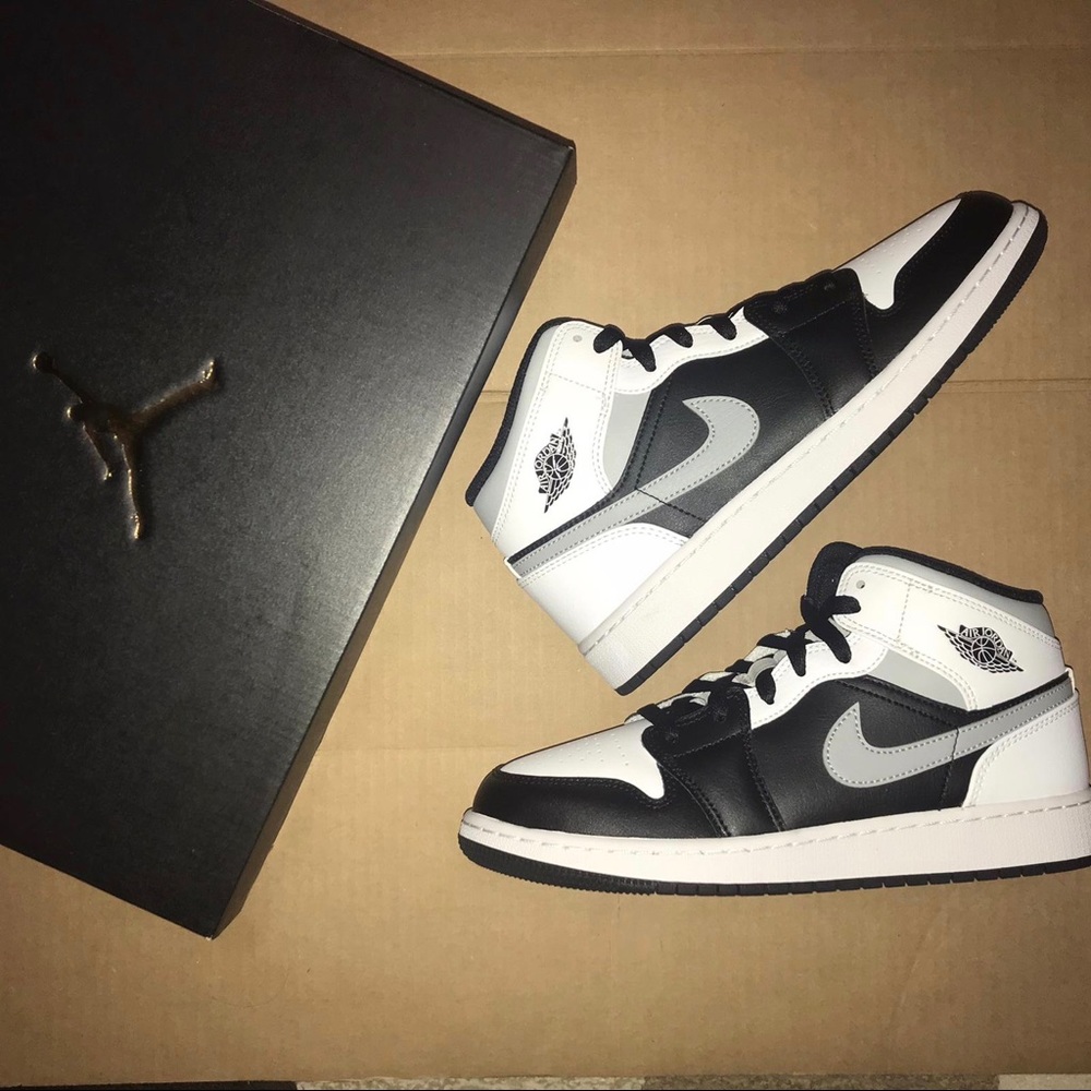 Jordan 1 mid white shadow shoes brand new ds